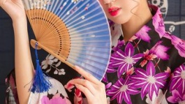 被女子踢下体[免费]